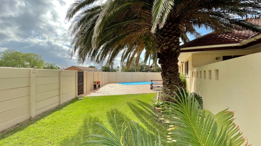 4 Bedroom Property for Sale in Dobson Western Cape